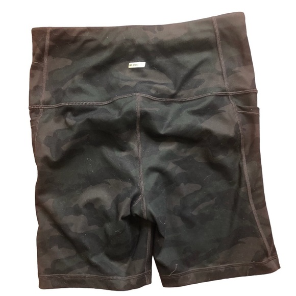 Athletic Works Camouflage Bike Shorts Size medium - Picture 4 of 9